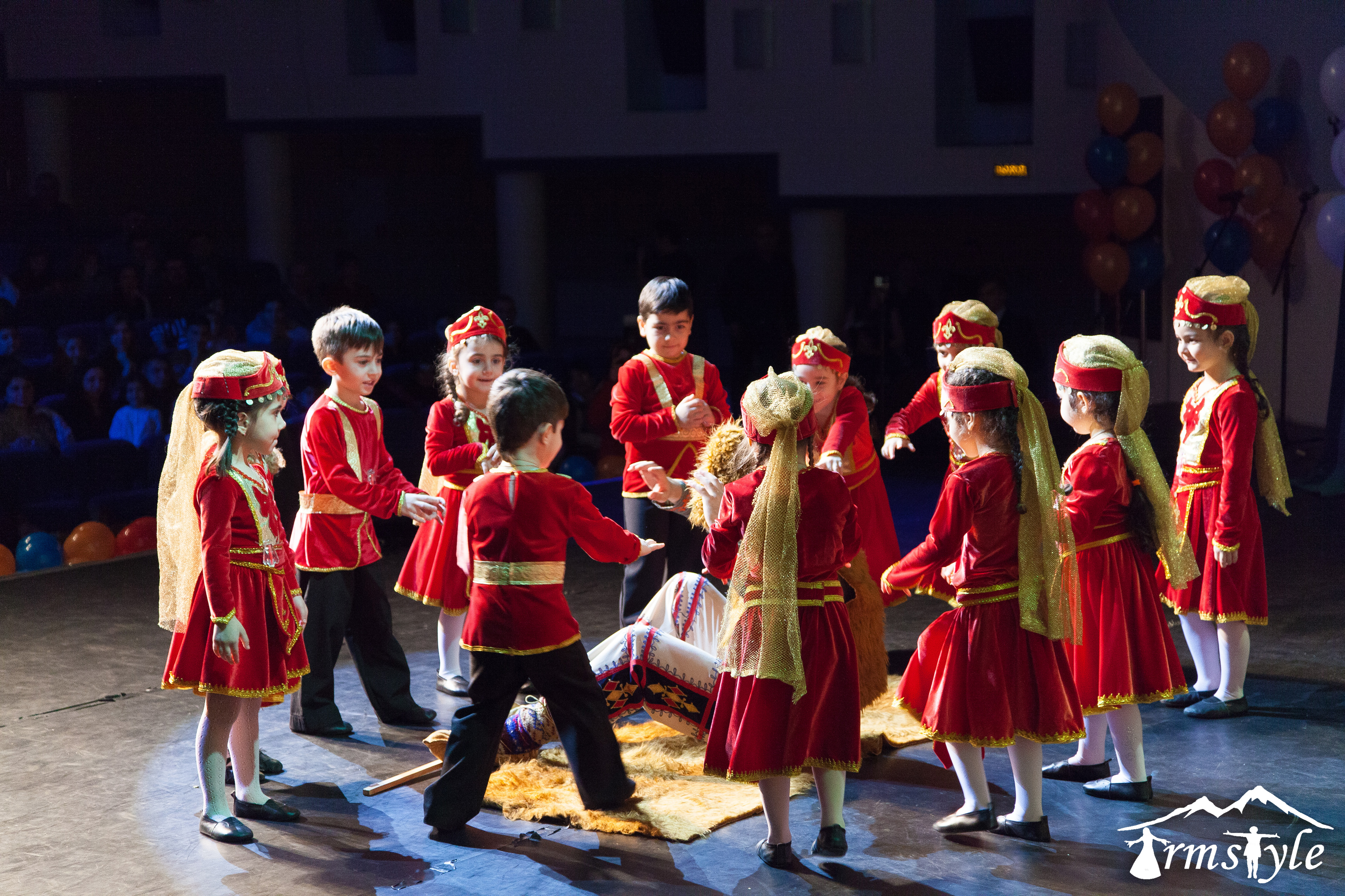Игра армян. Армянские танцы. Армянские народные танцы. Национальные танцы Армении. Детский национальный танец армян.